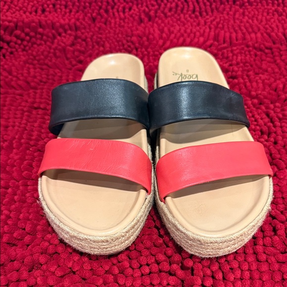beek Black and Red slides - Picture 2 of 7